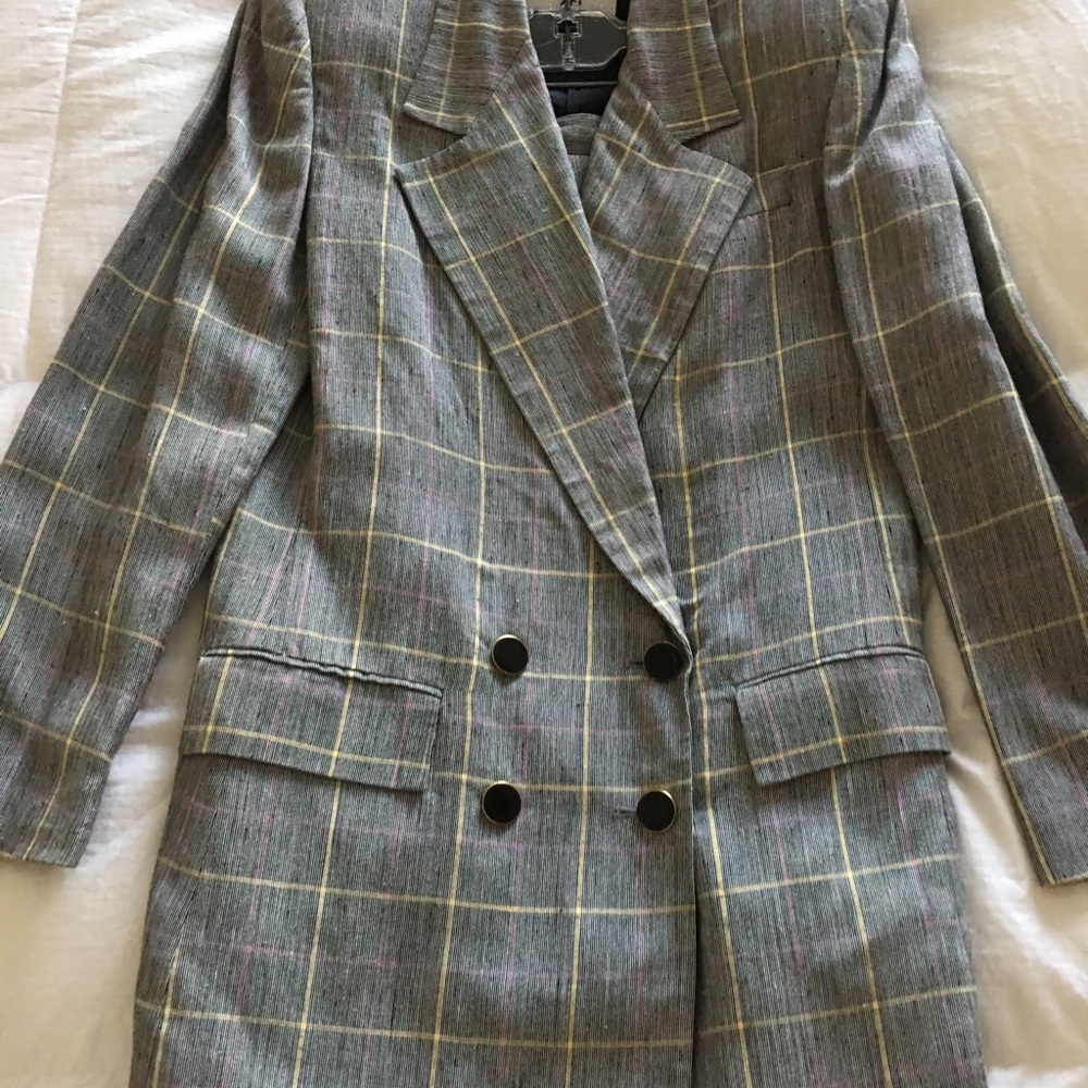 Suit - Picture 2 of 8